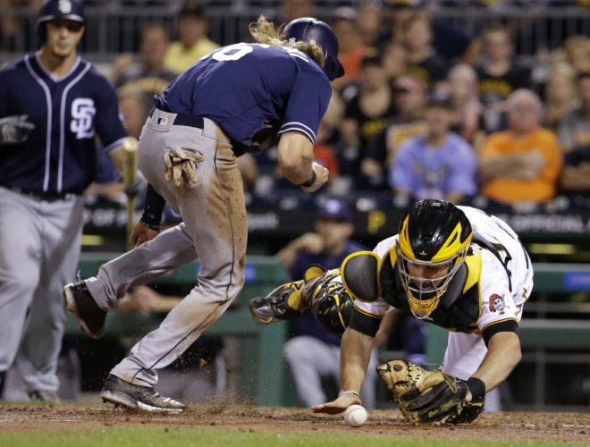 Jankowski steals home, Padres beat Bucs